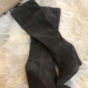 Pour La Victoire gray wedge boots 7.5
NWT/NEW